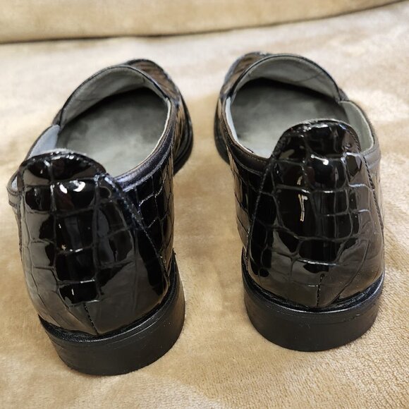 Stuart Weitzman  Black Loafer Crocodile Pattern - Picture 3 of 8